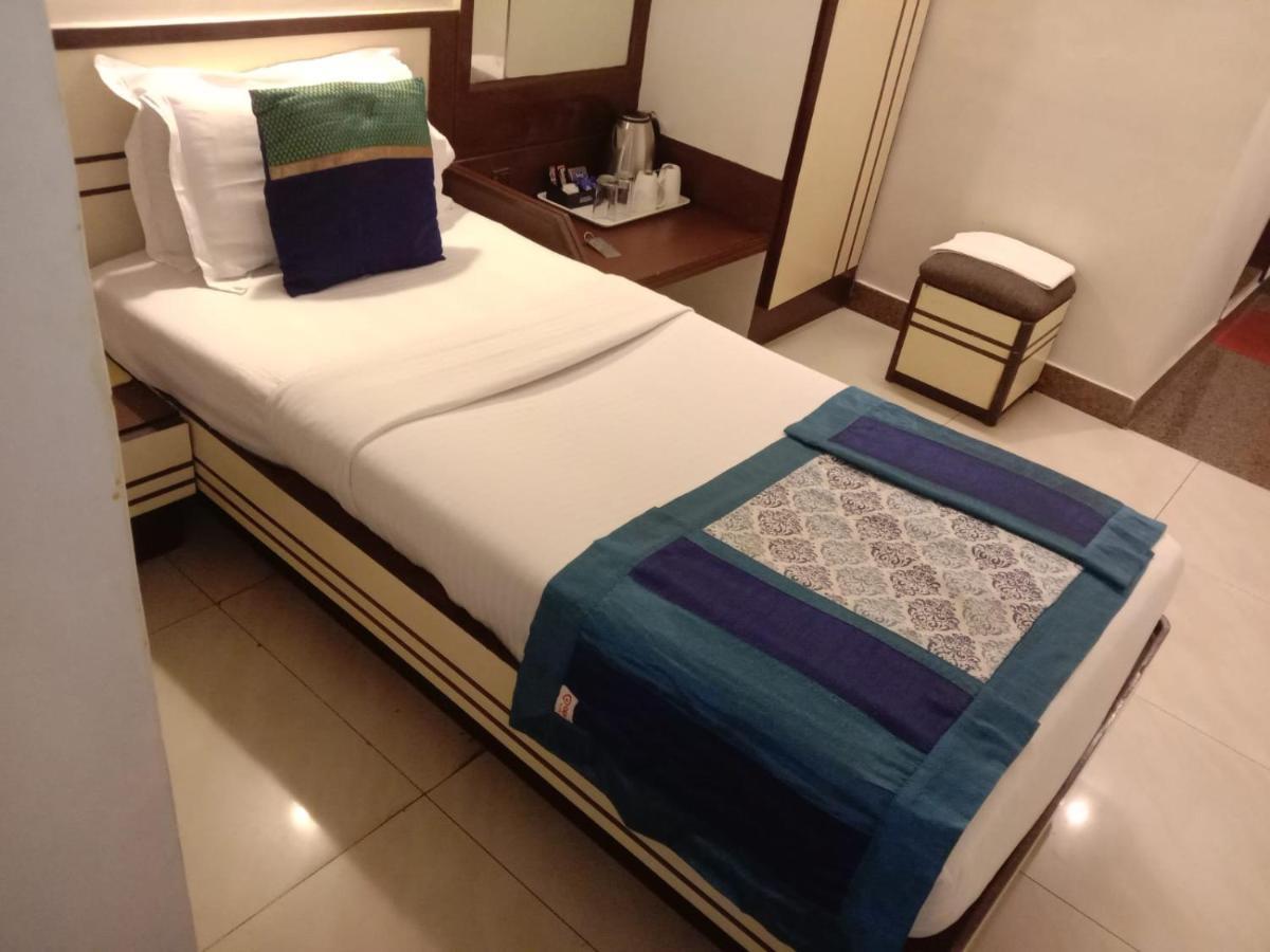 Strand Hotel, Colaba Bombaj Zewnętrze zdjęcie
