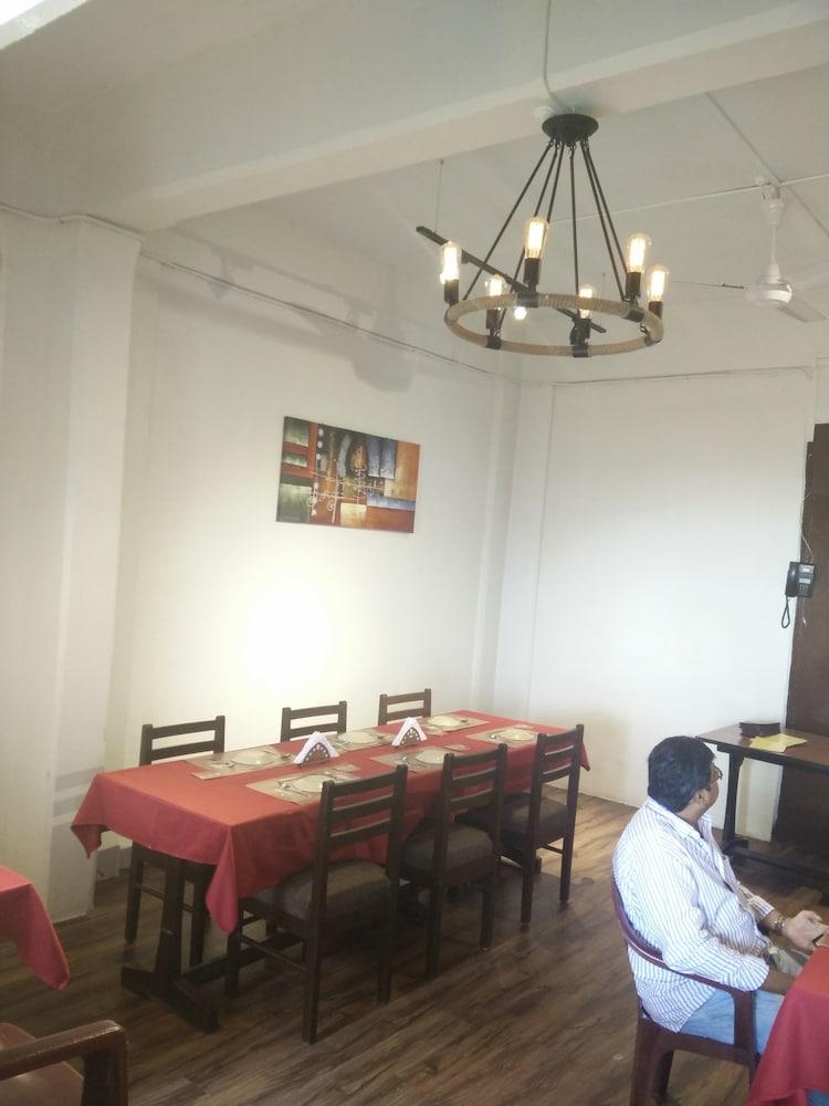 Strand Hotel, Colaba Bombaj Zewnętrze zdjęcie