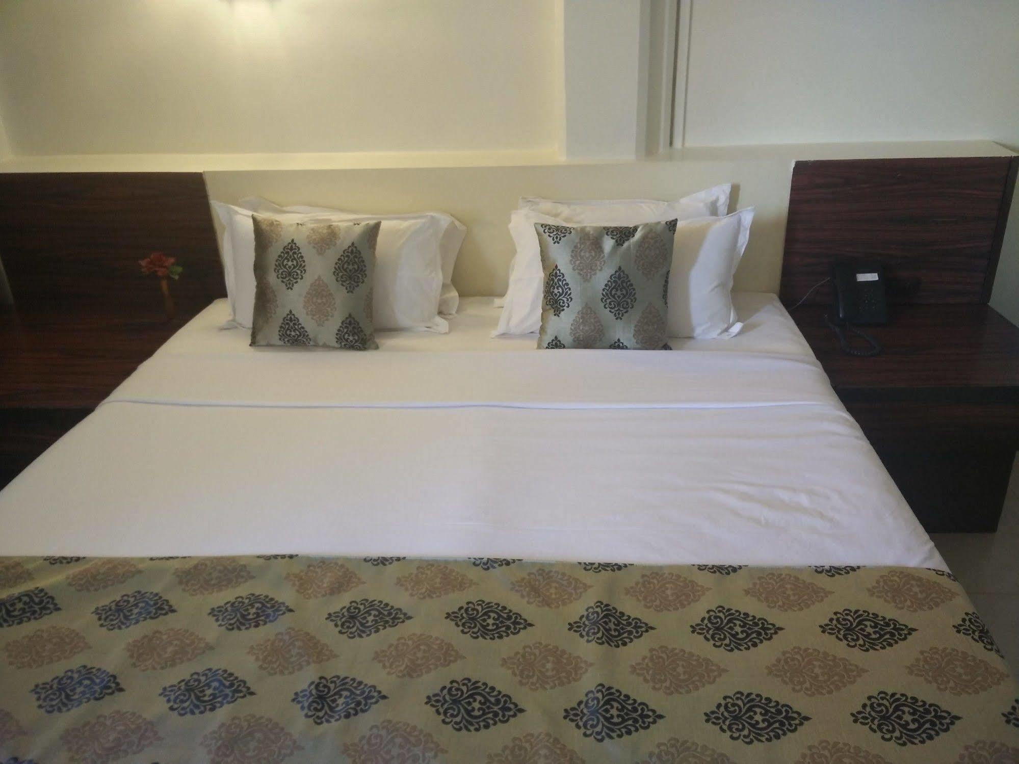 Strand Hotel, Colaba Bombaj Zewnętrze zdjęcie