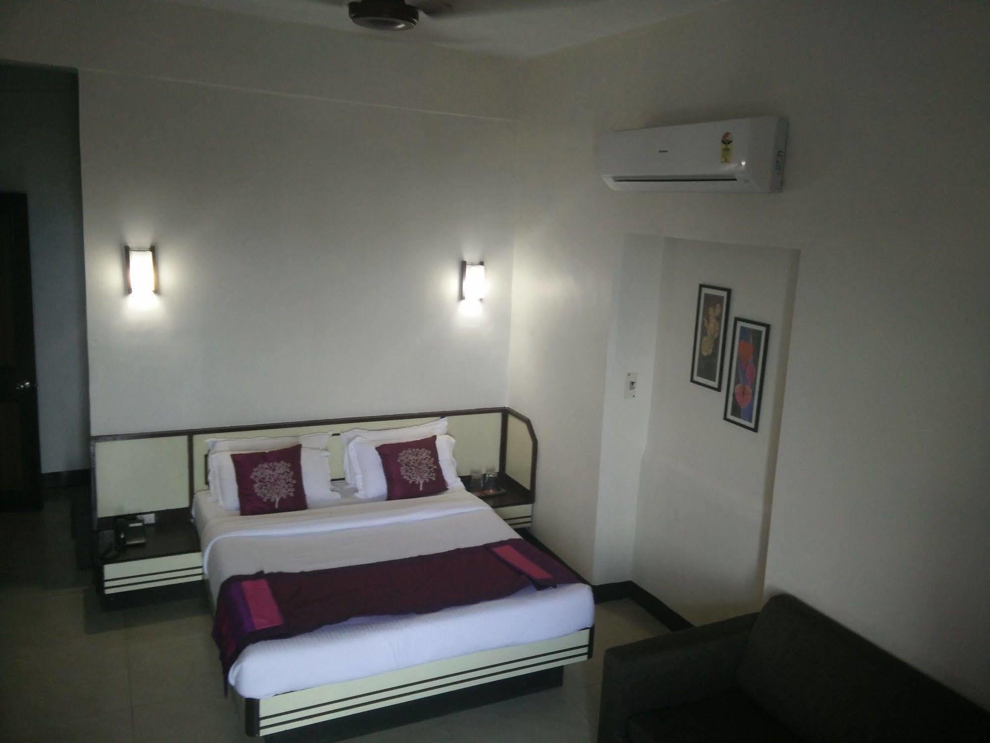 Strand Hotel, Colaba Bombaj Zewnętrze zdjęcie