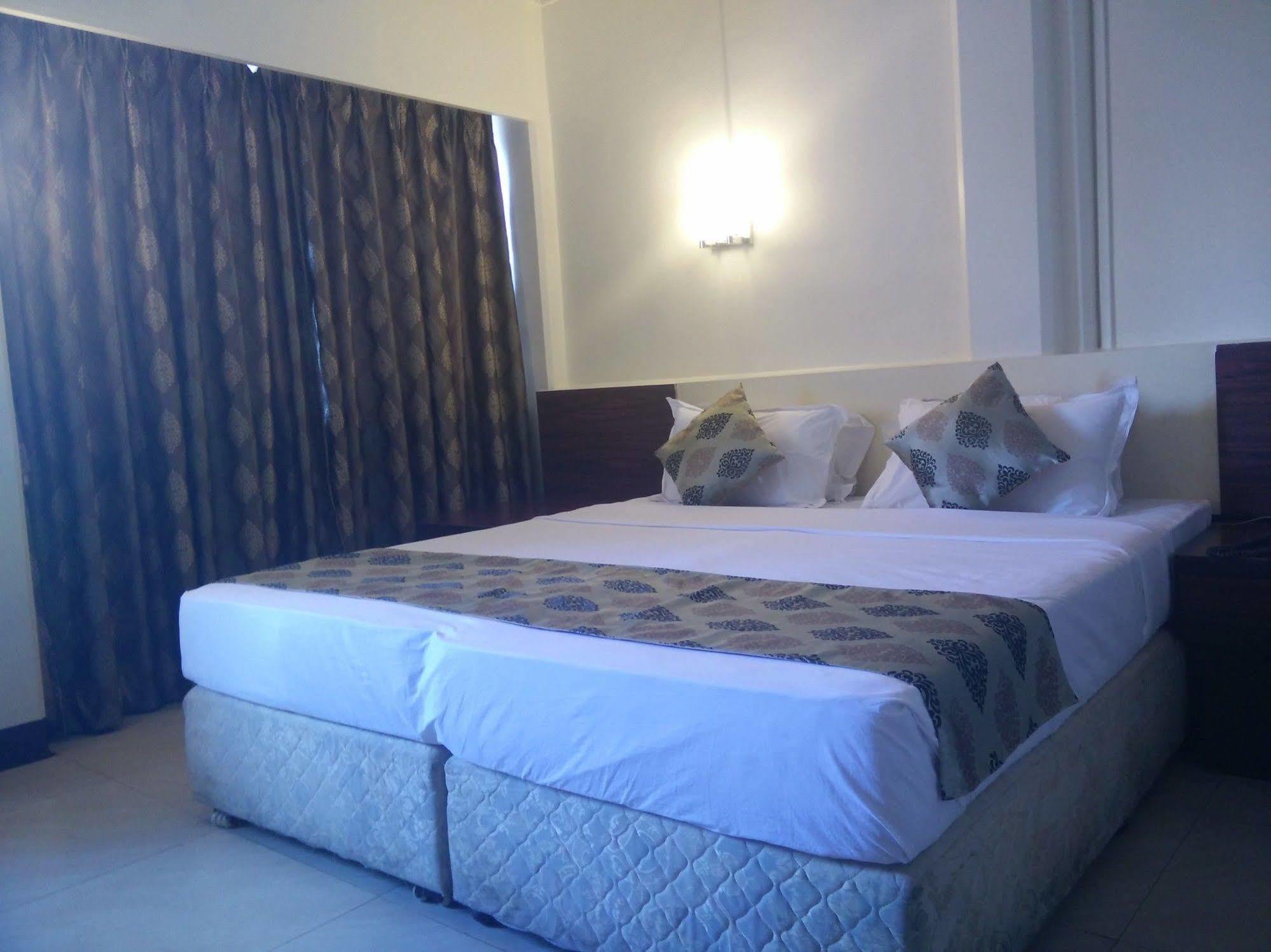 Strand Hotel, Colaba Bombaj Zewnętrze zdjęcie